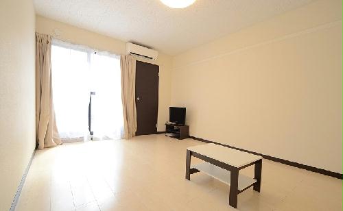 居室・リビング　備品や設備仕様は号室等により異なります現地をご確認下さい。