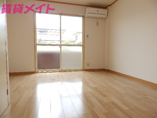 居室・リビング　別部屋参考写真です