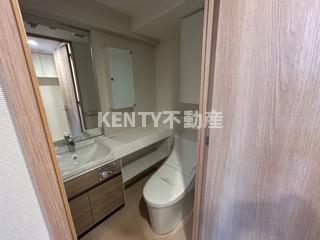 洗面設備　明るい洗面所です