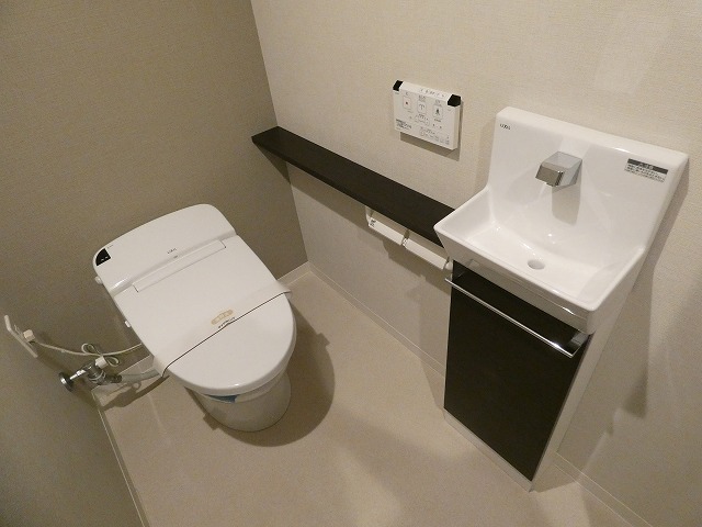 トイレ　トイレ