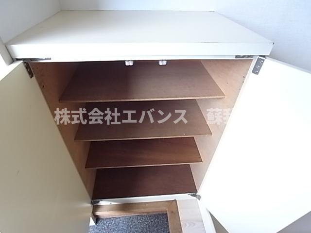 エントランス　落ち着いたエントランスです