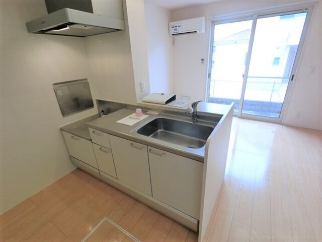 キッチン　１Ｆ　対面式キッチン　床下収納付き