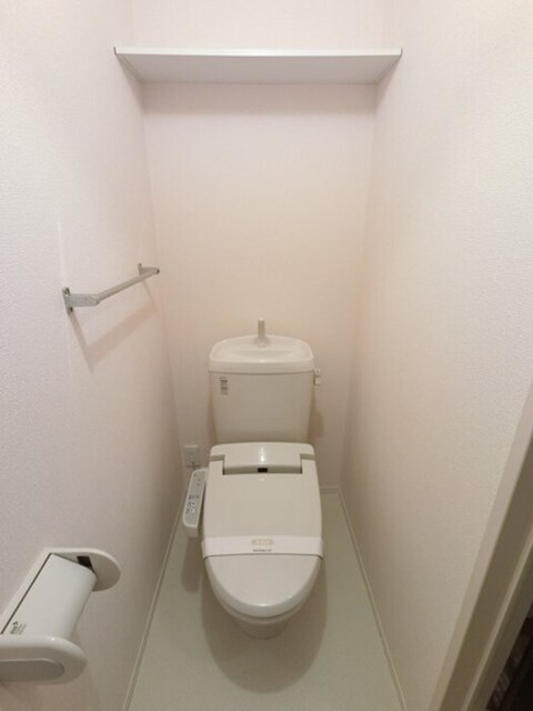 トイレ　温水暖房便座付きトイレ