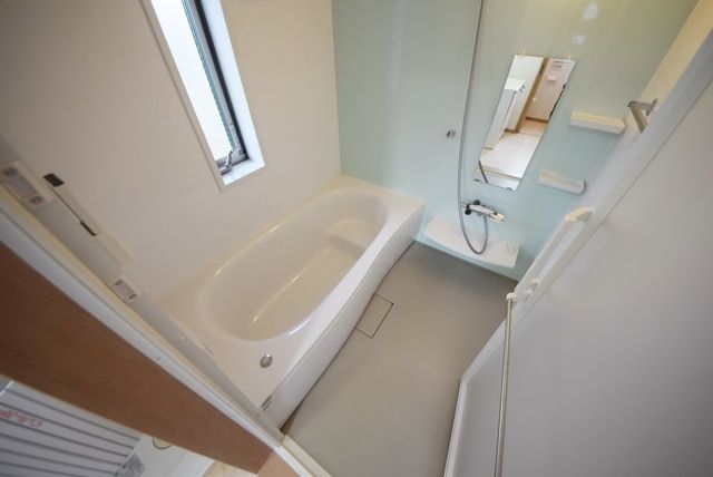 バス・シャワールーム　お問い合わせはタウンハウジング千歳烏山店まで