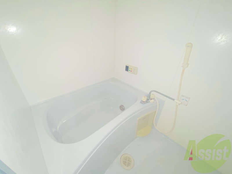 バス・シャワールーム　お風呂は日々の疲れをリフレッシュできる広さがありますね。