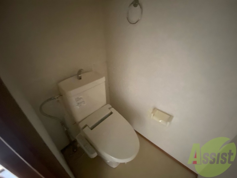 トイレ　温水洗浄便座付きのトイレは、使用しやすくうれしいですね。