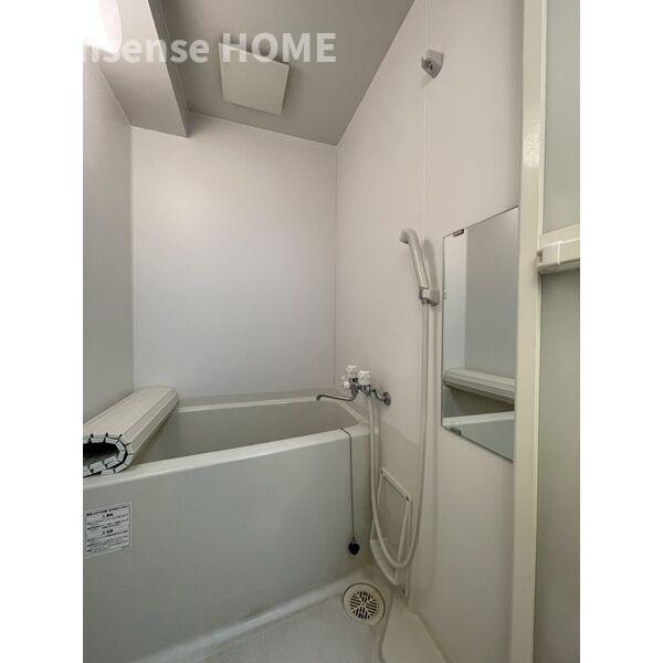 バス・シャワールーム　コンパクトで使いやすいお風呂です