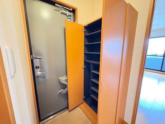 玄関　※別部屋の写真を使用しています。