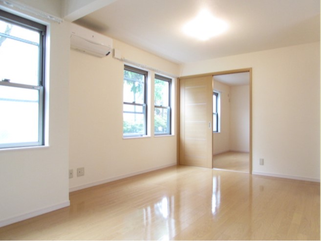 居室・リビング　明るいお部屋