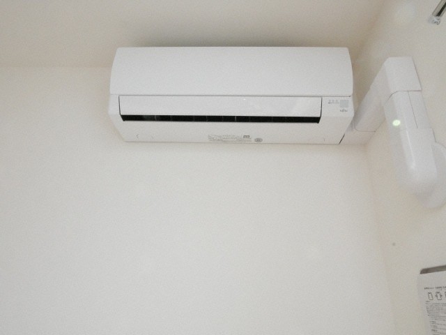 その他設備　夏もカラッと快適♪エアコン付きです！