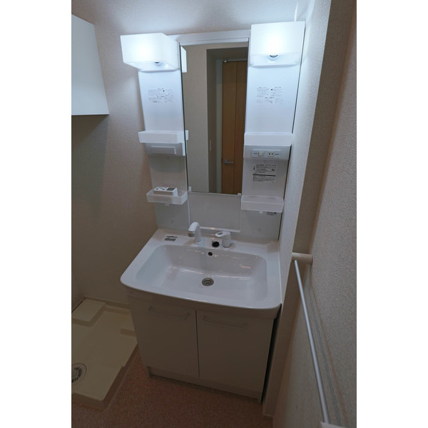 洗面設備　同じ建物の別のお部屋