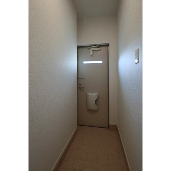 玄関　同じ建物の別のお部屋