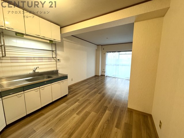 居室・リビング　LDK9帖、南向きで日当たり良好☆