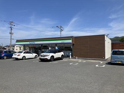 コンビニ　ファミリーマート宗像三郎丸店（コンビニ）まで423m