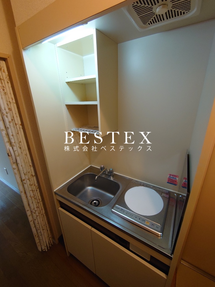 キッチン　※同建物内・別タイプの参考写真です。