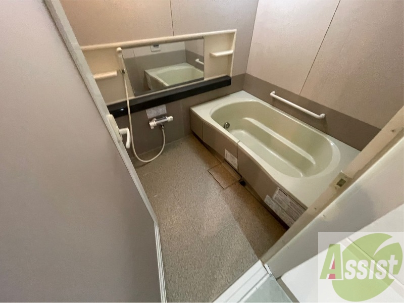 バス・シャワールーム　お風呂になります。一日の疲れを癒してくださいね。