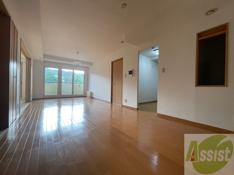 居室・リビング　広くてきれいなリビングです！快適に過ごせそうですね。