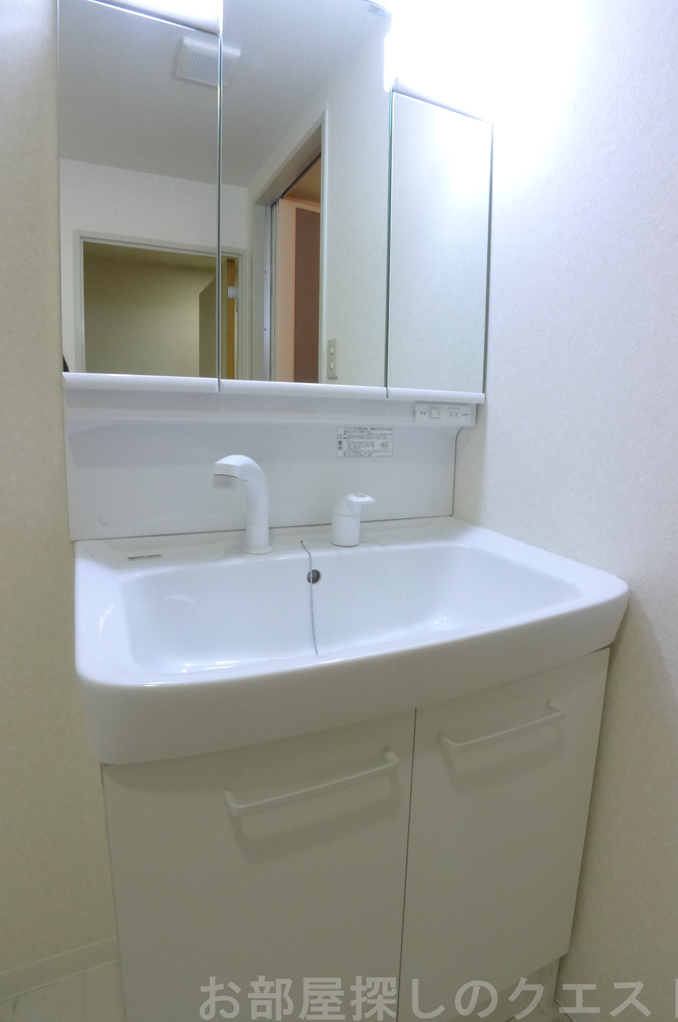 洗面設備　（写真は同タイプ）