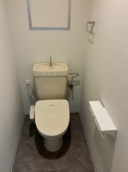 トイレ　（写真は同タイプ）