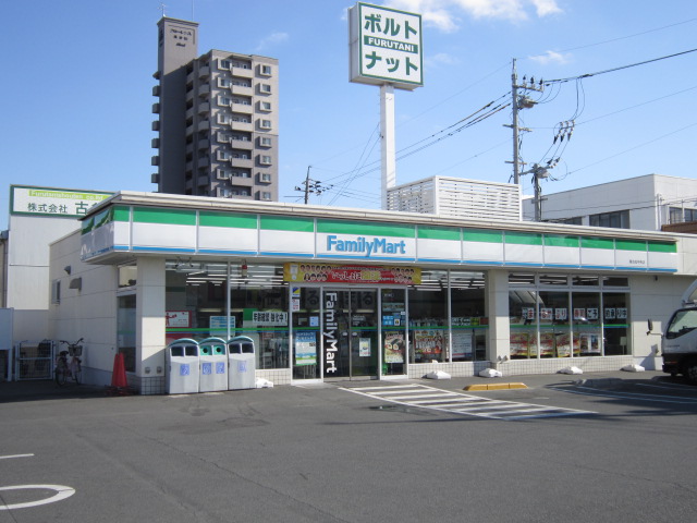 コンビニ　ファミリーマート岡山鹿田店（コンビニ）まで323m