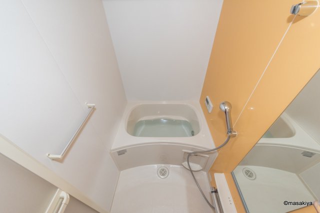 バス・シャワールーム　お風呂　追い焚き・浴室乾燥機付きです。