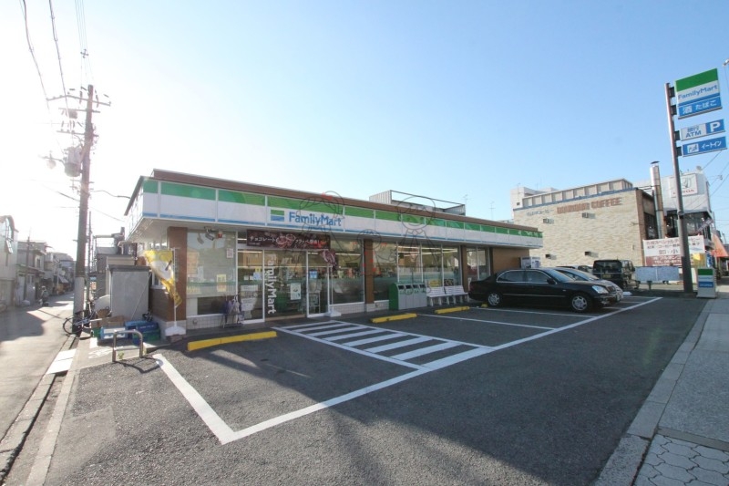 コンビニ　ファミリーマート万代六丁目店（コンビニ）まで188m