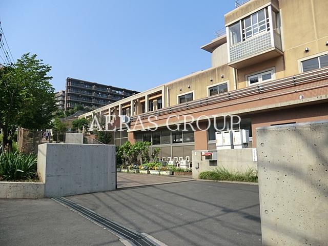 小学校　川崎市立向丘小学校（小学校）まで406m