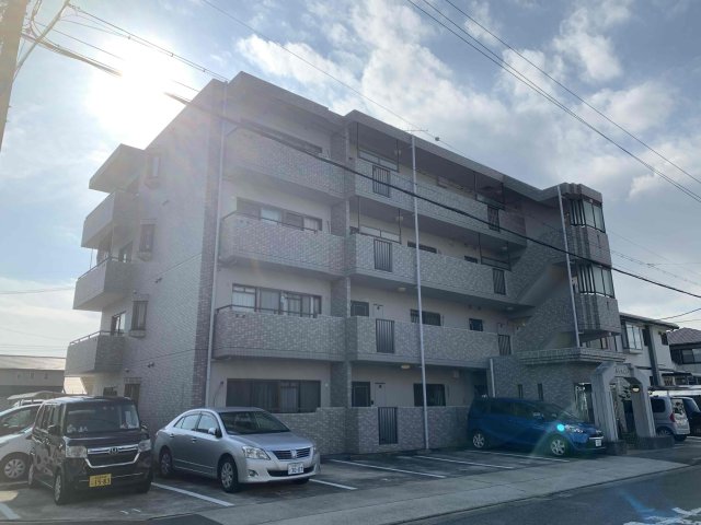 建物外観　安心の鉄筋コンクリート造です☆
