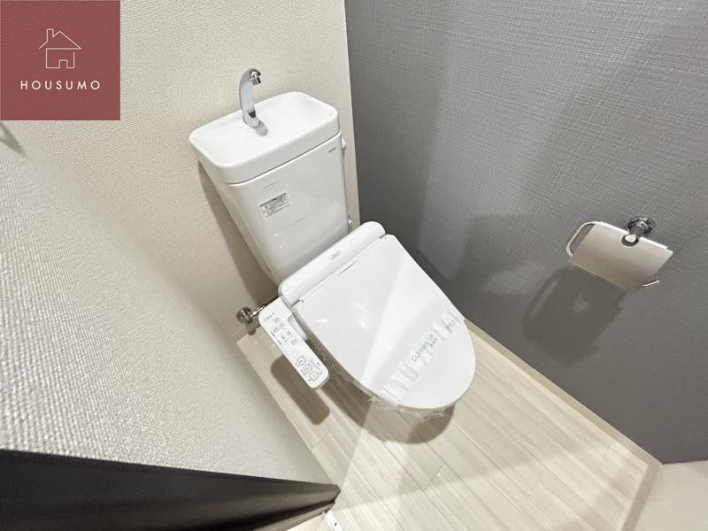 トイレ　落ち着いた色調のトイレです