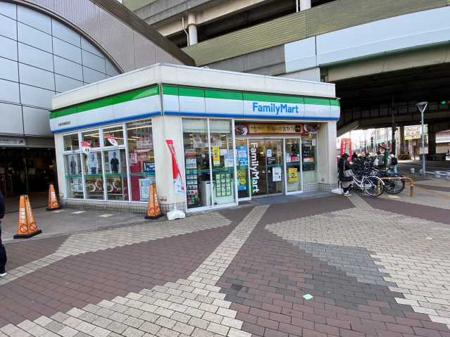 コンビニ　ファミリーマート（コンビニ）まで680m