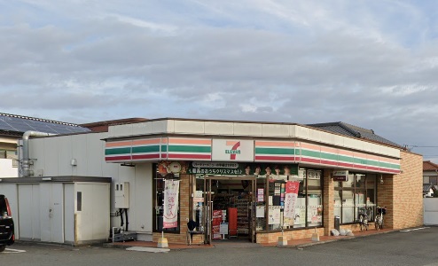 コンビニ　セブンイレブン（コンビニ）まで353m
