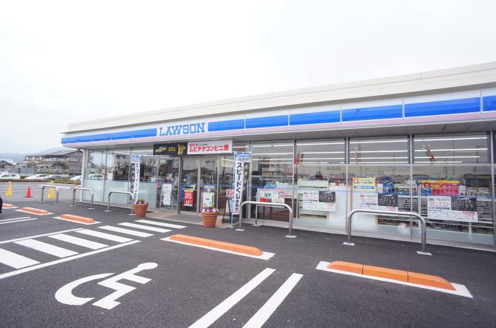 コンビニ　ローソン（コンビニ）まで830m