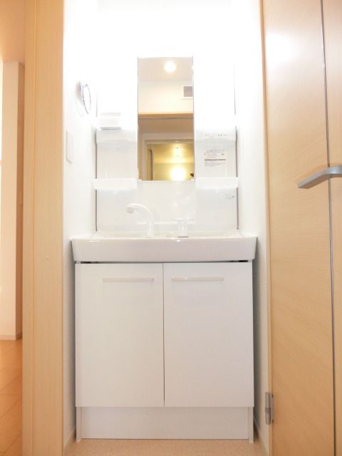 洗面設備　人気の独立化粧台です