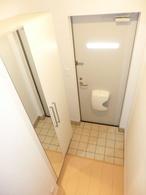 玄関　シューズボックス付きの玄関です