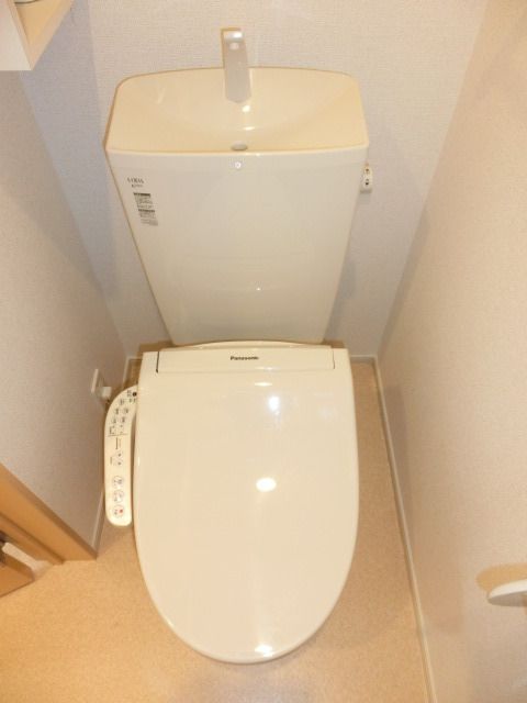 トイレ　ウォシュレット付で快適です