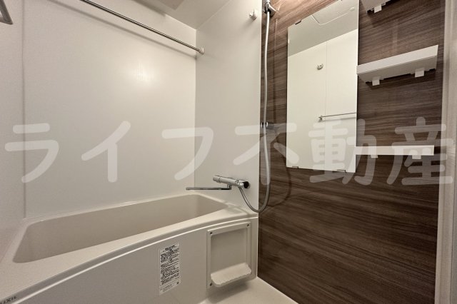 バス・シャワールーム　落ち着いた空間のお風呂です