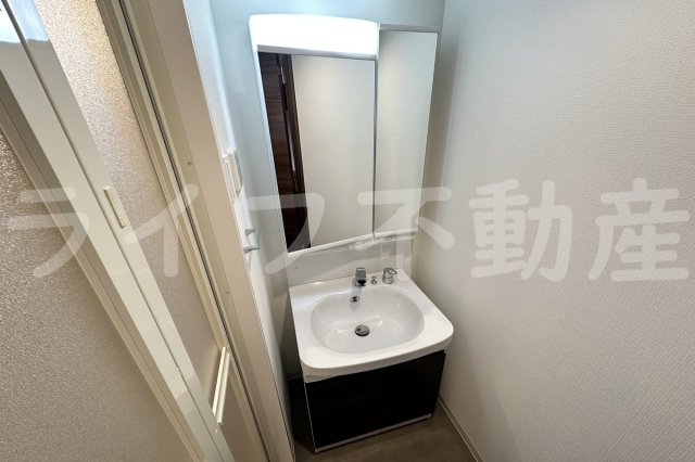 洗面設備　使いやすい独立洗面台です