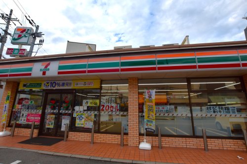 コンビニ　セブンイレブン 大阪長吉出戸2丁目店（コンビニ）まで183m