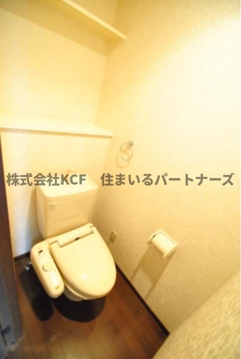 トイレ　落ち着いた色調のトイレです