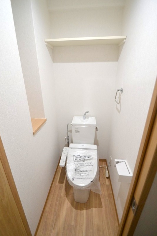 トイレ　シャワートイレ付