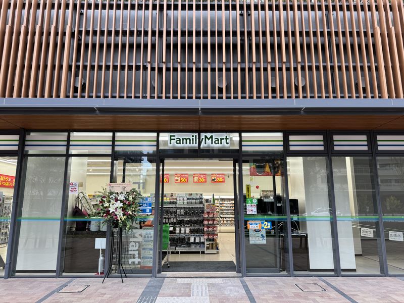 コンビニ　ファミリーマートHARUMI　FLAG店（コンビニ）まで502m