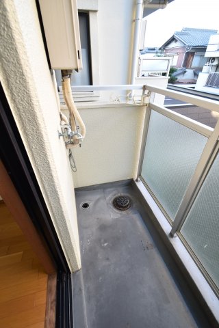 バルコニー　洗濯機置き場