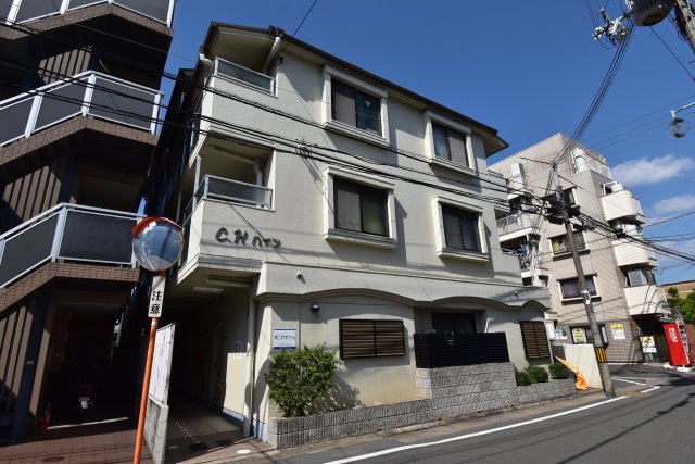 建物外観　JR長岡京駅徒歩4分、阪急長岡天神駅徒歩9分。駅近と静かな住