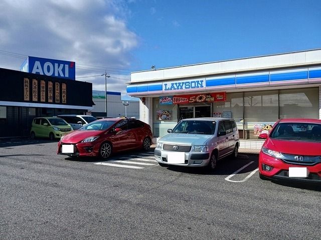 コンビニ　ローソン（コンビニ）まで740m
