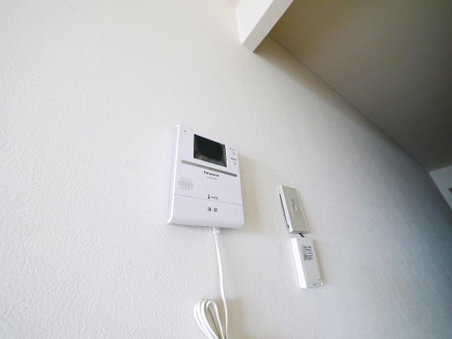 セキュリティ　お顔が見えるモニター付きインターホンで安心。