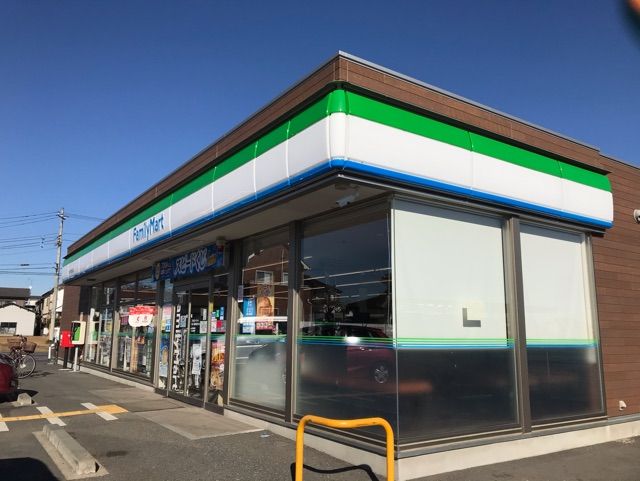 コンビニ　ファミリーマート（コンビニ）まで120m