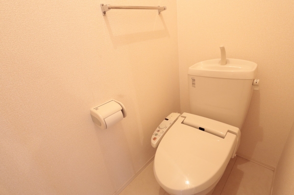 トイレ　温水シャワー付きトイレです
