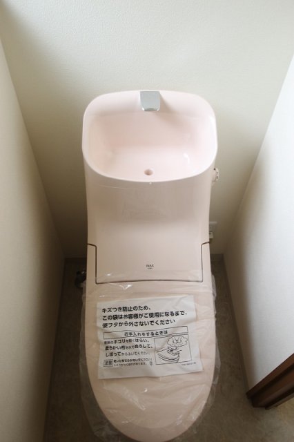 トイレ　同物件別号室の写真です。
