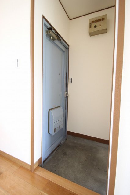 玄関　同物件別号室の写真です。
