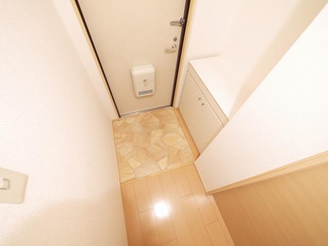 玄関　収納もある玄関です